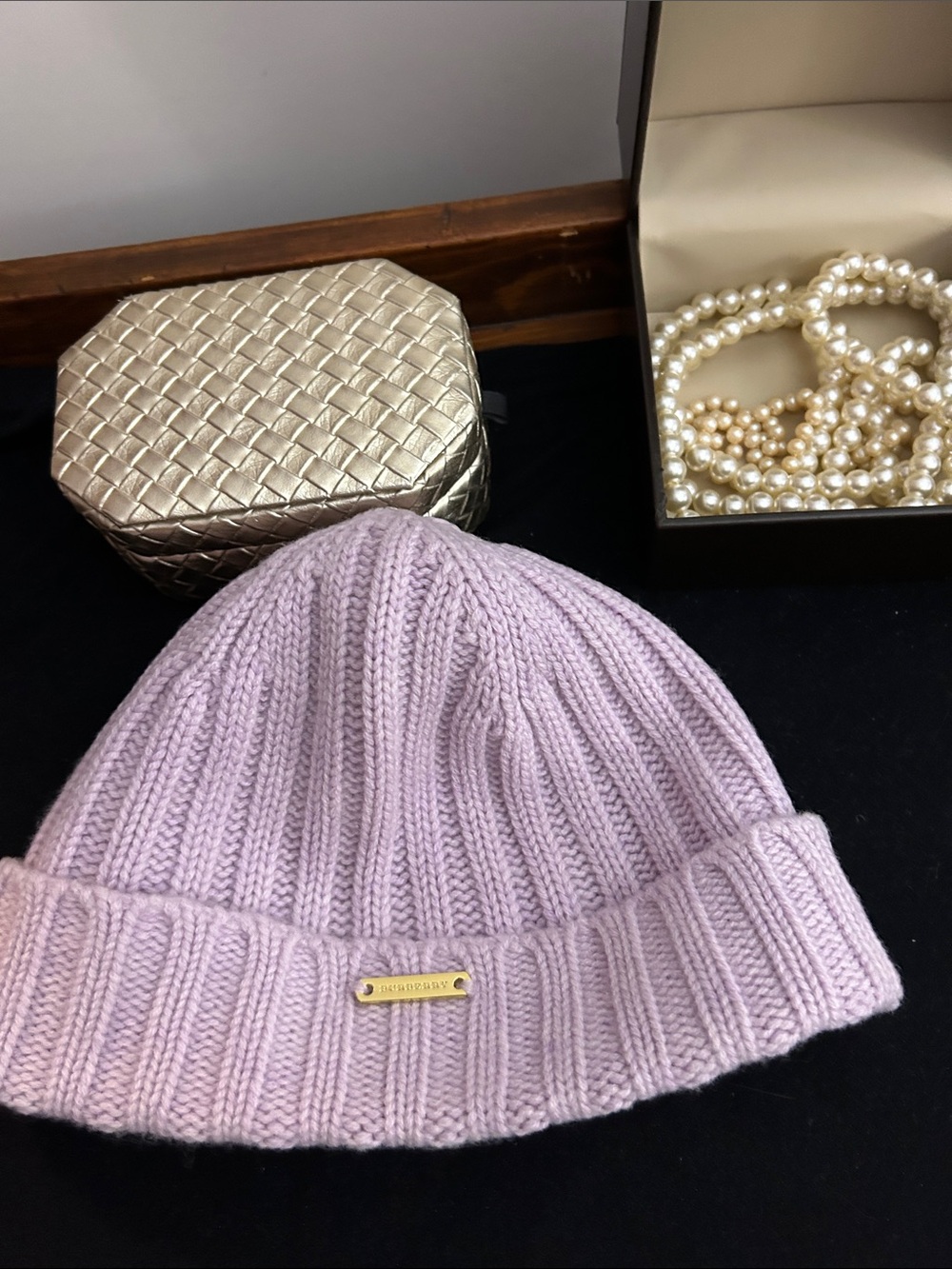 Burberry Knit Beanie Lavender. 73% Wool - 27% Cashmere